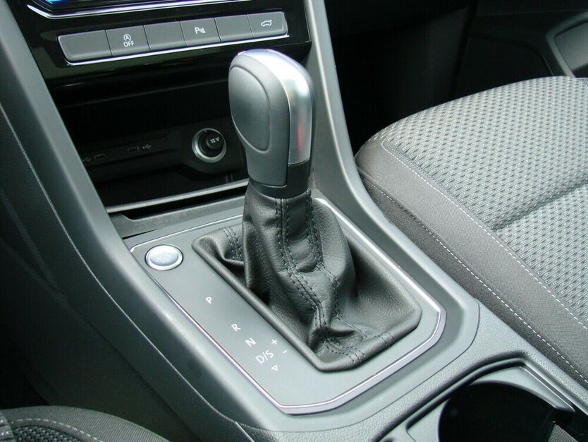 Touran 1.5TSI Comfortline 7-Sitzer Pano Standheizu