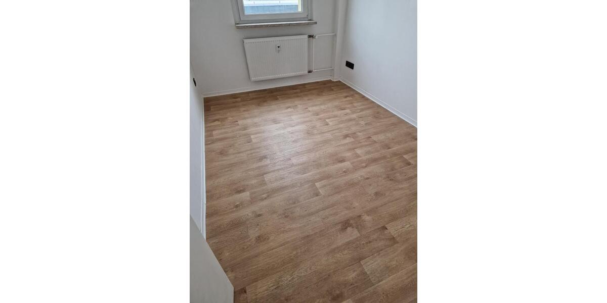 Etagenwohnung Gräfenhainichen - 5 Zimmer, 104 m&sup2;, 807&euro; | Angebot:24688996