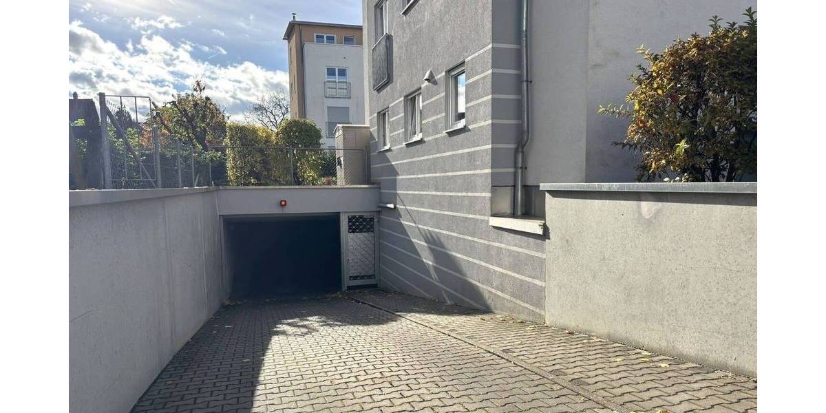 1 Tiefgaragen-Stellplatz 
