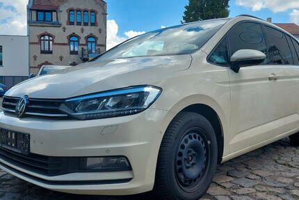 VW Touran 327.331 km 8.990 € Leipzig 04229