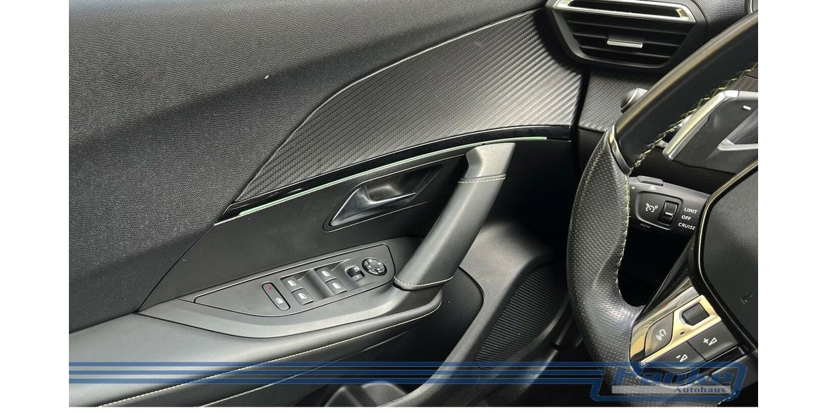 Peugeot 2008 GT 155 EAT8*Pano*LED*360°*TotWinkel*NAV* 36.726 km 20.990 € Berlin 13187