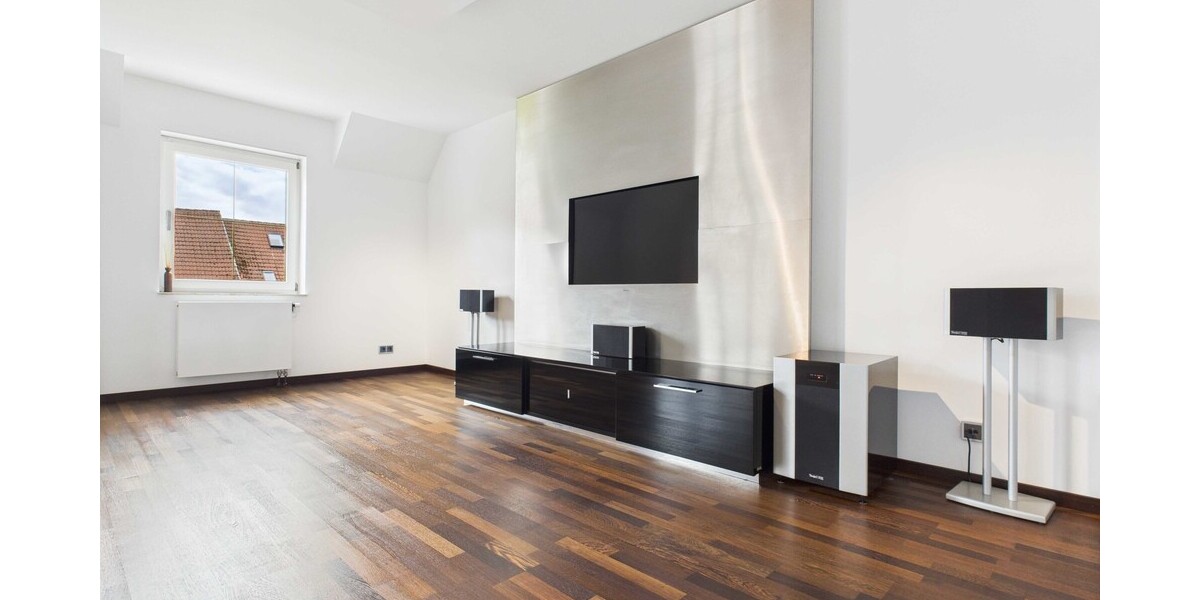 Exklusives Maisonette-Penthouse mit EBK, Whirlpool, Sauna & 2 TG-Stellplätzen - provisionsfrei - Maisonettenwohnung Karben / Petterweil Petterweil | Angebot:24951224