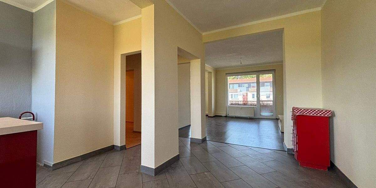 Familienfreundliche Eigentumswohnung mit Einbauküche, 2x Balkonen und 2x Garagen in Löberitz 5 zimmer