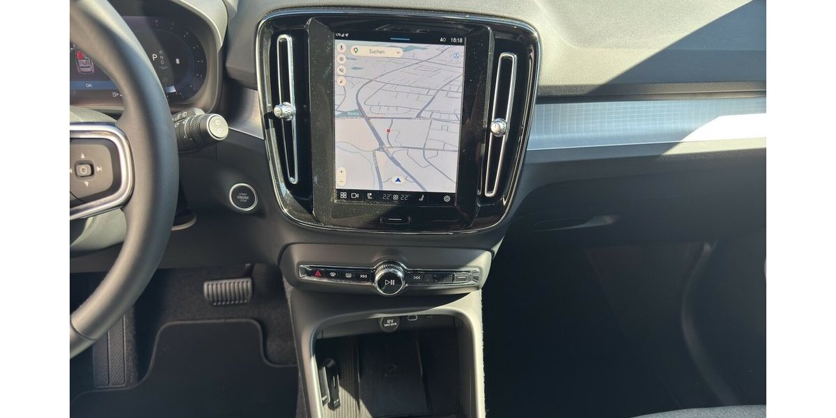 Volvo XC40 B3 Core 2WD *DKG/AHK/LED/SHZG/Kamera/ACC/PDC* 6.934 km 31.990 &euro; Bamberg 96052