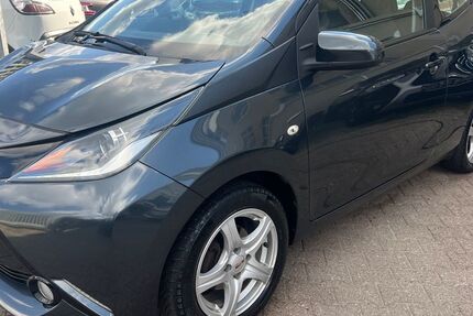 Toyota Aygo (X) 94.000 km 5.999 &euro; Berlin 13581