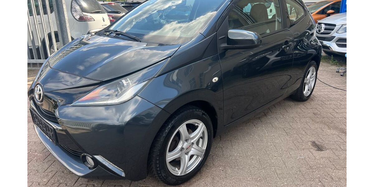 Toyota Aygo (X) 94.000 km 5.999 &euro; Berlin 13581