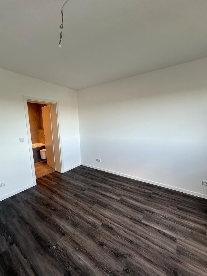 Kernsanierte 4 Zimmer Wohnung 105 m2 in Erkrath- Unterfeldhaus