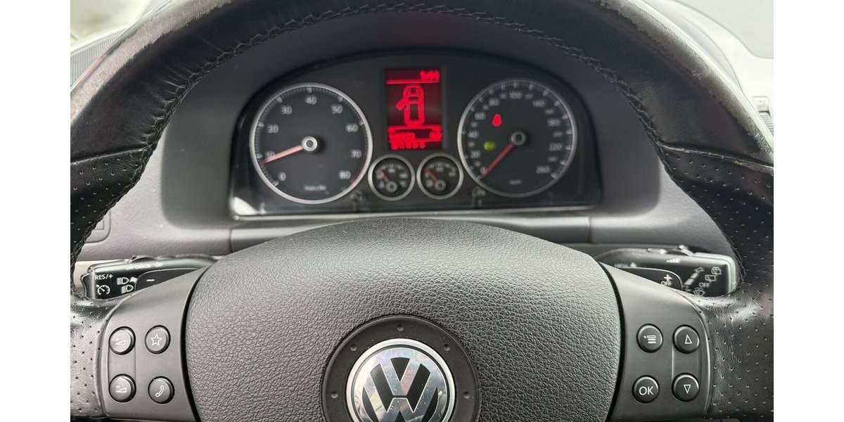 VW Touran 1.4 TSI DSG R-Line Highline Xenon Navi PDC 143.500 km 6.500 &euro; Altdorf 84032