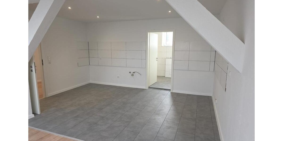 3 Zimmer Wohnung im DG und riesige Wohnküche 3 zimmer