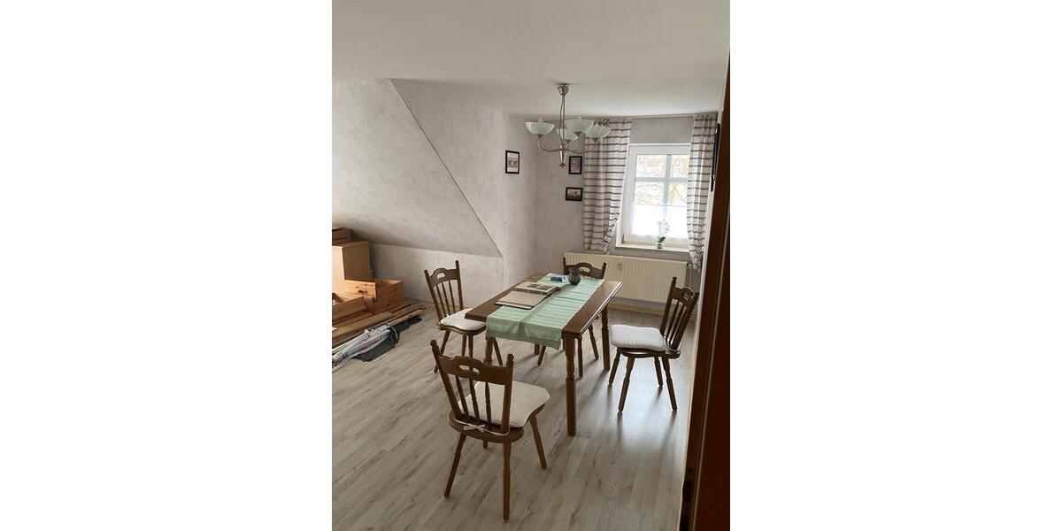 Dachgeschoßwohnung Lüder - 4 Zimmer, 116 m&sup2;, 950&euro; | Angebot:23865055