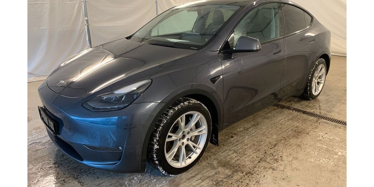 Tesla Model Y 99.895 km 28.350 &euro; Steinbach-Hallenberg OT Herges-Hallenberg 98587