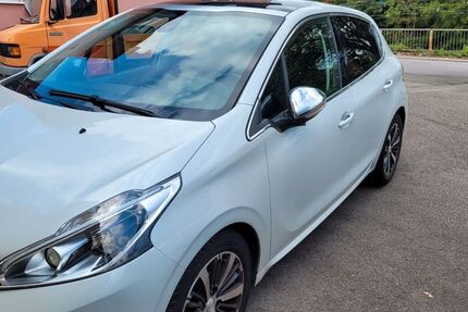 Peugeot 208 84.000 km 9.199 &euro; saarbrücken 66113