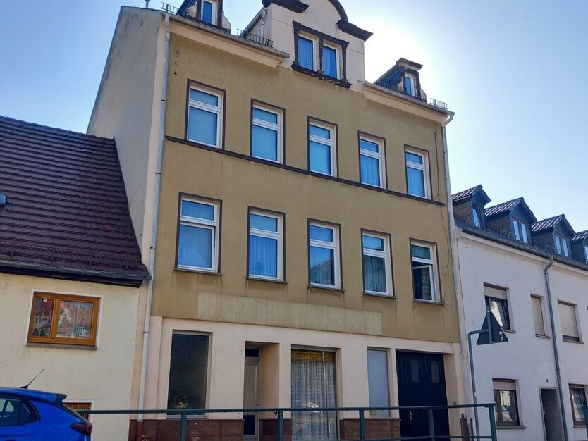 Stadthaus mit Potential! Wohnhaus, Innenhof und WerkstattLagerhalle im Zentrum von Crimmitschau