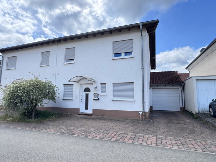 Haus zum Mieten in Mackenbach 1.600 € 180 m²