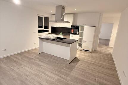 94 qm 4 Zimmer Küche Bad Keller Garage möglich Zentrum 4 zimmer