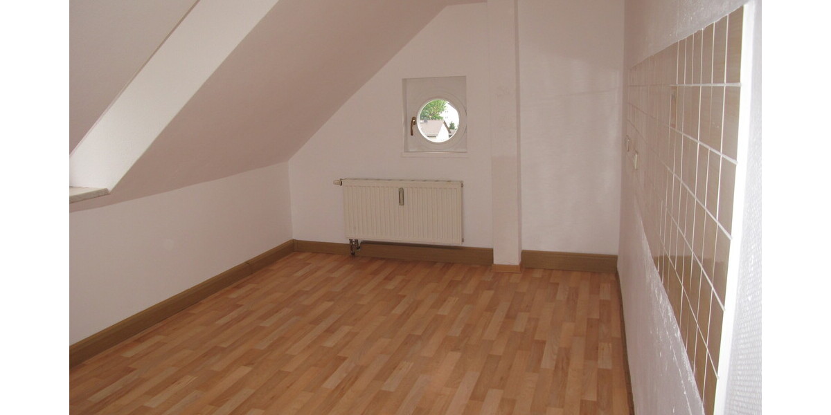 Drei-Zimmer-Dachwohnung in ruhiger Lage mit guter Fernsicht - Etagenwohnung Lauter-Bernsbach Bernsbach | Angebot:14517910