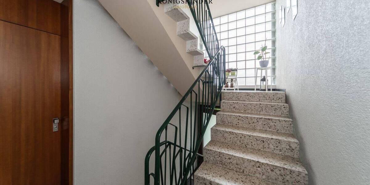 Mehrfamilienhaus, Wohnhaus Esslingen am Neckar Sulzgries - 6 Zimmer, 148 m&sup2;, 650.000&euro; | Angebot:26833715