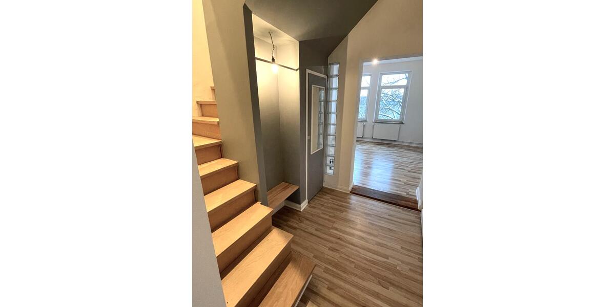 2-geschossige Wohnung mit Balkon im Östlichen Ringgebiet 5 zimmer