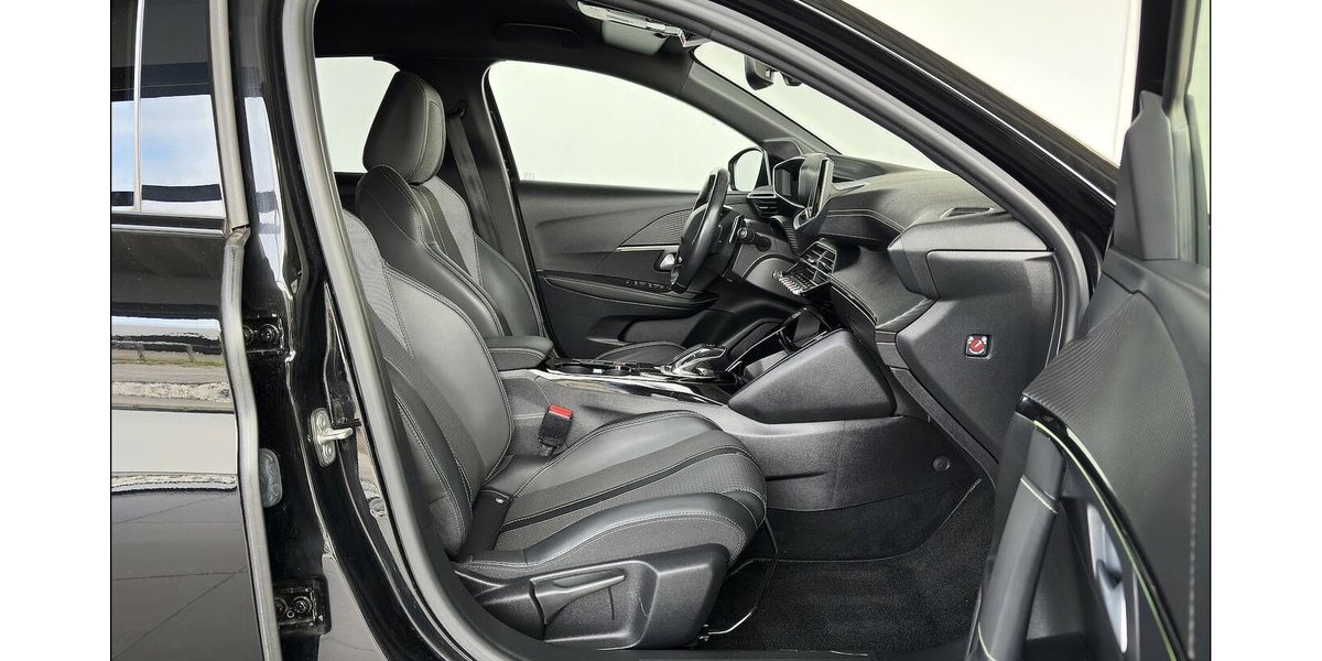 Peugeot 208 GT Line LED Kamera HUD Tempomat 39.999 km 16.390 &euro; Stade 21682