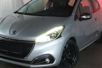 Peugeot 208 1.2 PURE TECH ALLURE KLIMA PDC SHZ SPORT LMF 98.599 km 7.500 &euro; Köln 50858