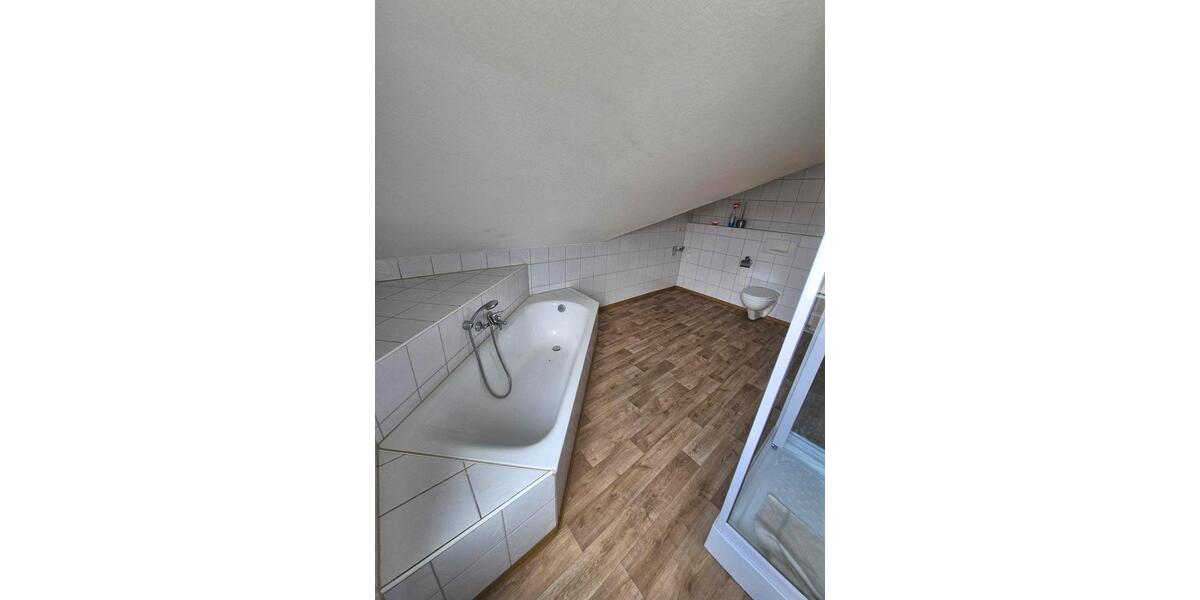 Vermiete eine 4 Zimmer Dachgeschoss Wohnung zimmer