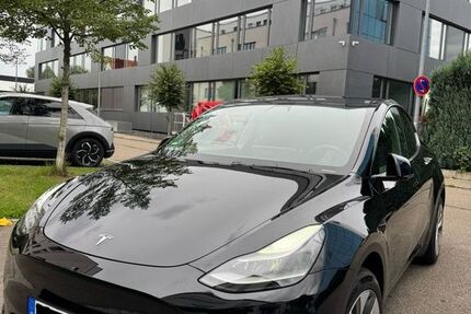 Tesla Model Y 28.000 km 37.000 € Köln 51103