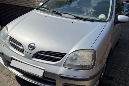 Nissan Almera Tino