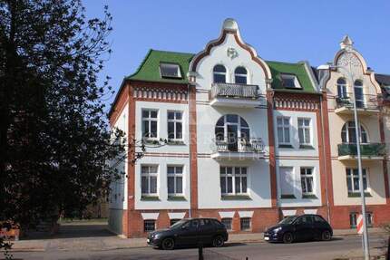 Schöne Altbauwhg mit offener Küche, Wannenbad, Kellerraum, sep. Waschkeller 2 zimmer