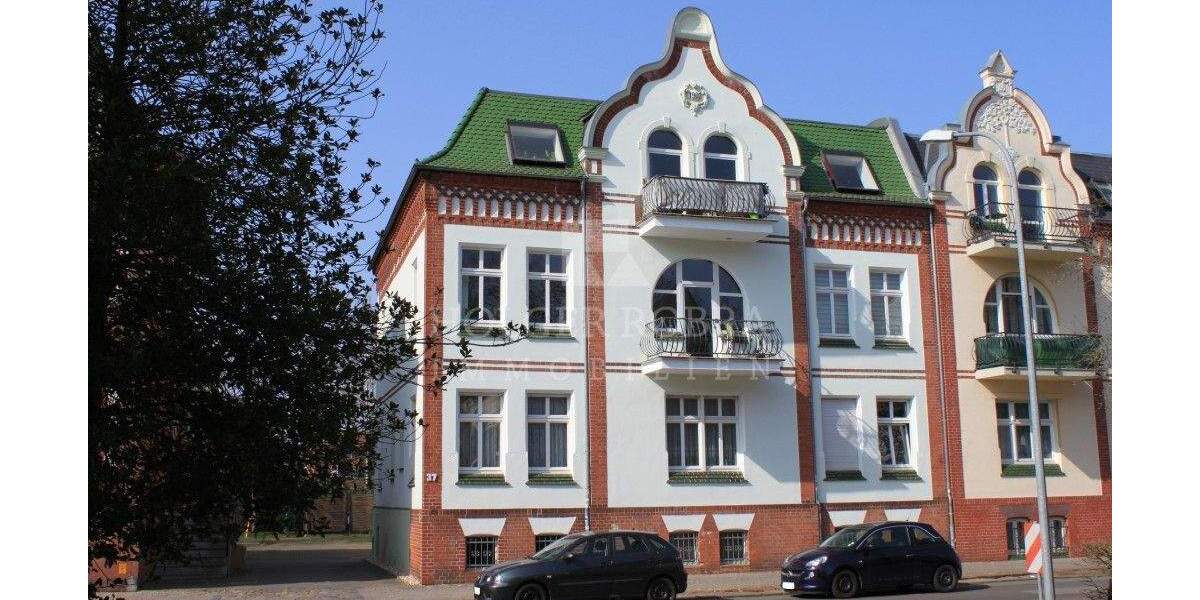 Schöne Altbauwhg mit offener Küche, Wannenbad, Kellerraum, sep. Waschkeller 2 zimmer