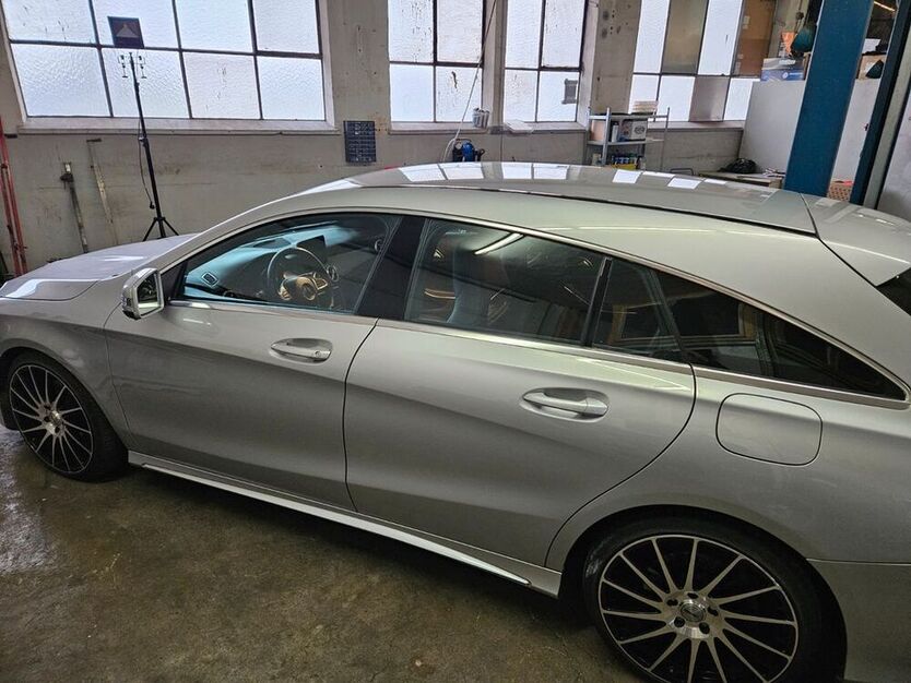 CLA 220 Shooting Brake