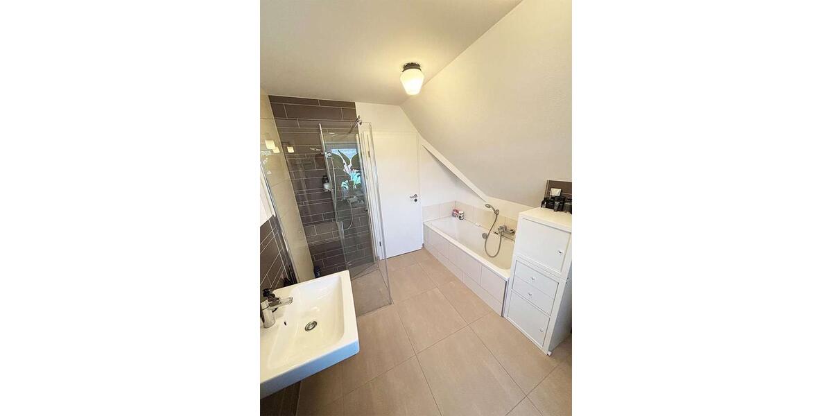 Dachgeschoßwohnung Bielefeld Schildesche - 3 Zimmer, 106 m&sup2;, 1.220&euro; | Angebot:26354376