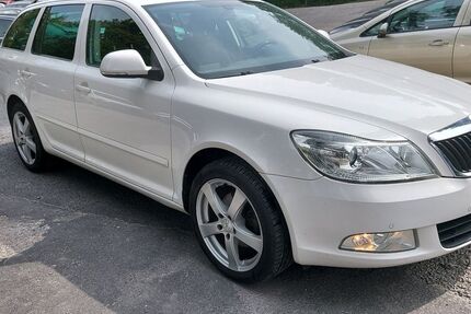 Skoda Octavia 220.300 km 5.900 &euro; Würzburg 97082