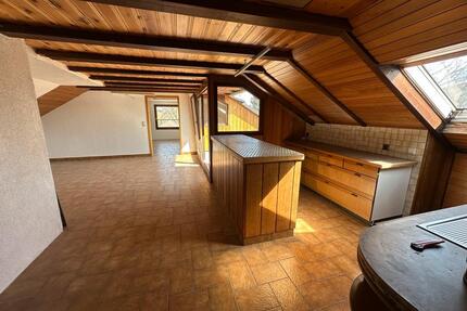 Schöne 2-Zimmer-Dachgeschoßwohnung mit Sonnenbalkon – 75 m²