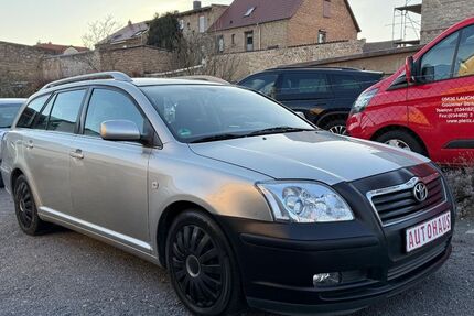 Toyota Avensis 175.000 km 1.990 € Halle Saale 06132
