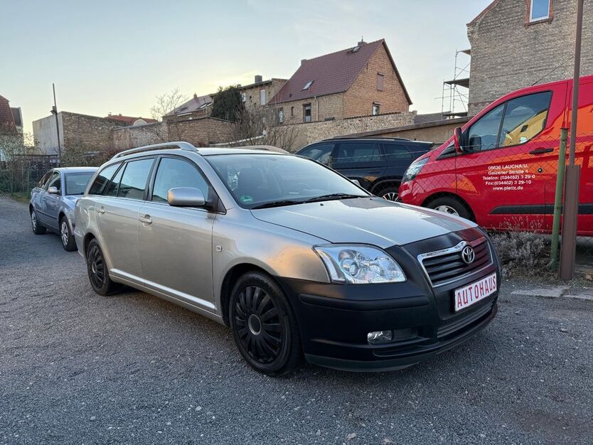 Toyota Avensis 175.000 km 1.990 € Halle Saale 06132