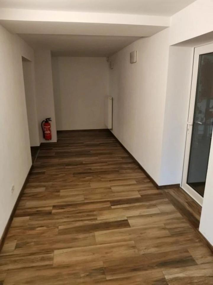 MODERNISIERTES GEWERBEHAUS mit 237 m2 zur MIETE. Kleinteilige Labor- Behandlungsräume im Erdgeschoßgeschoß