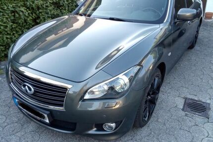INFINITI M30