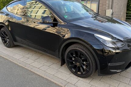 Tesla Model Y 56.962 km 32.500 &euro; Frankfurt 60438