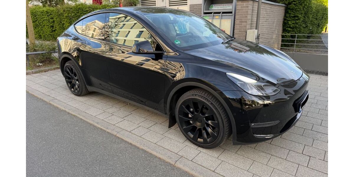 Tesla Model Y 56.962 km 32.500 &euro; Frankfurt 60438