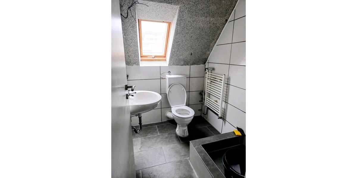 Dachgeschoßwohnung Ebersbach an der Fils - 2.5 Zimmer, 65 m&sup2;, 850&euro; | Angebot:25023261