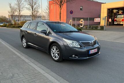 Toyota Avensis 223.000 km 6.490 &euro; Neuss 41460