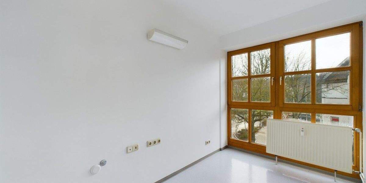Gewerbeobjekt Nittendorf - 9 Zimmer, 169 m&sup2;, 1.495&euro; | Angebot:25704919