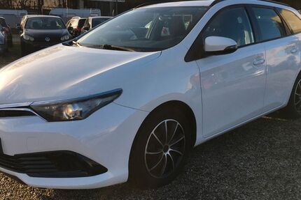 Toyota Auris 193.000 km 7.299 &euro; Bonn 53227