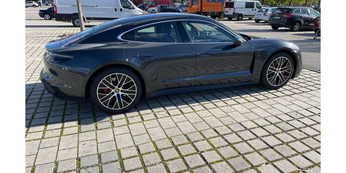 Porsche Taycan 81.000 km 62.900 &euro; münchen 80935