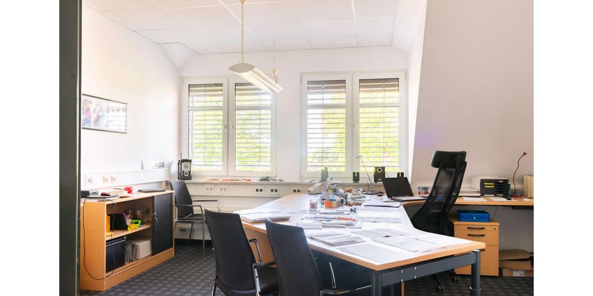 Großzügige Gewerbefläche mit flexibler Raumaufteilung und Wohnoption. Obj. 8989 zimmer