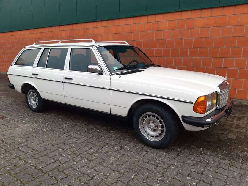 Mercedes-Benz 240 216.000 km 18.900 € Karlshöfen (30 km. nördl.von Bremen) 27442