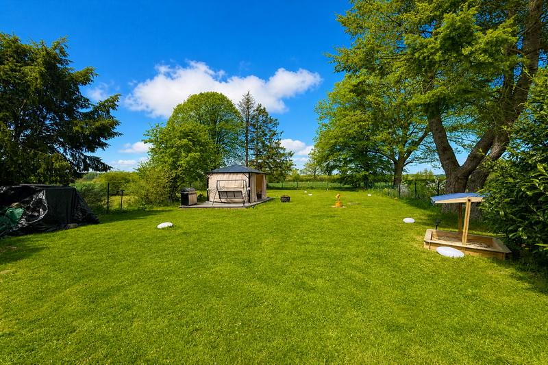 Wohnhaus + Gästehaus mit großen Grundstück in Feldrandlage! Nur 20 Minuten zum Ostseestrand! - Doppelhaushälfte Ahrensbök | Angebot:26495860