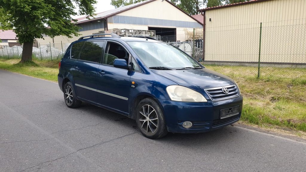 Toyota Avensis Verso 164.556 km 2.400 &euro; Berlin 13629