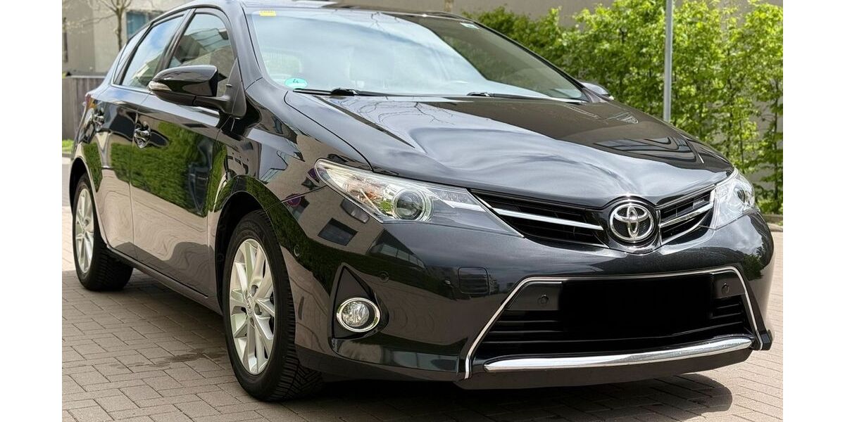 Toyota Auris 101.000 km 7.299 &euro; Hannover 30179
