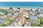 Neuwertig und in zweiter Reihe zum Strand